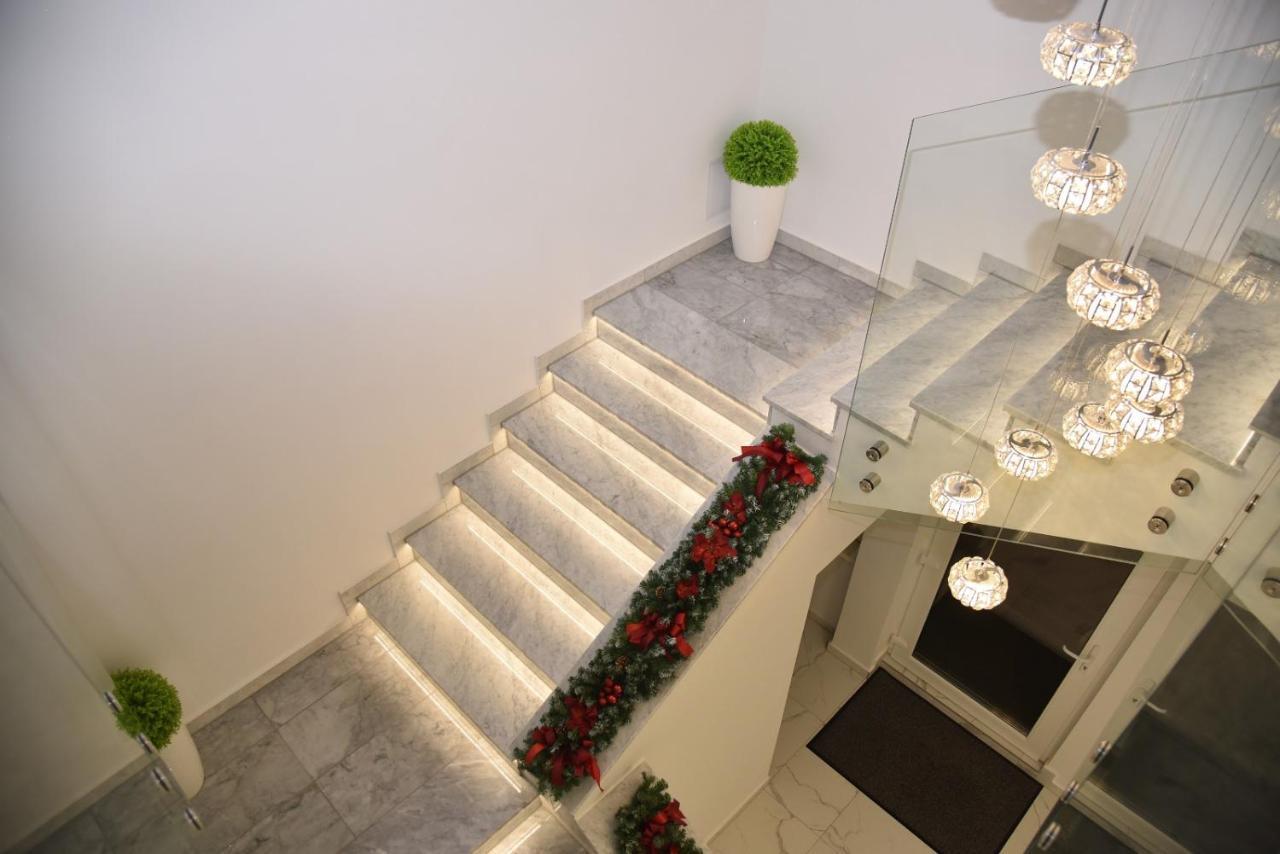 La Luna Premium Deluxe Apartment With Free Jacuzzi, Bikes & Covered Parking Nekcse Kültér fotó