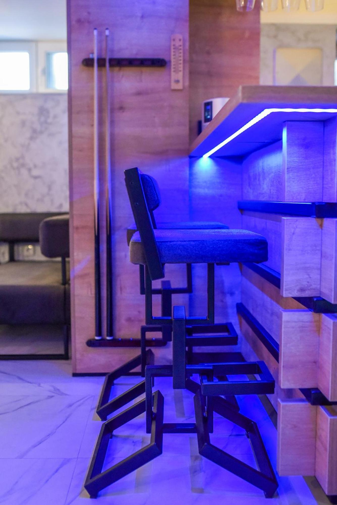 La Luna Premium Deluxe Apartment With Free Jacuzzi, Bikes & Covered Parking Nekcse Kültér fotó