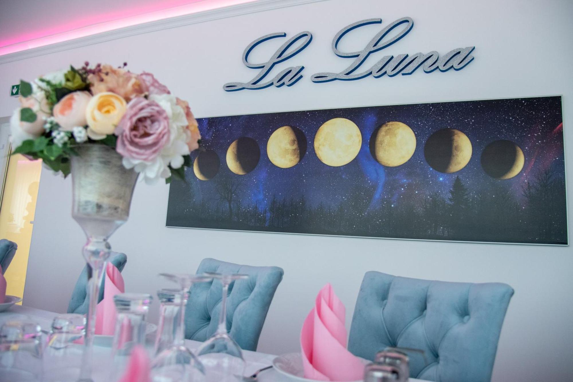 La Luna Premium Deluxe Apartment With Free Jacuzzi, Bikes & Covered Parking Nekcse Kültér fotó