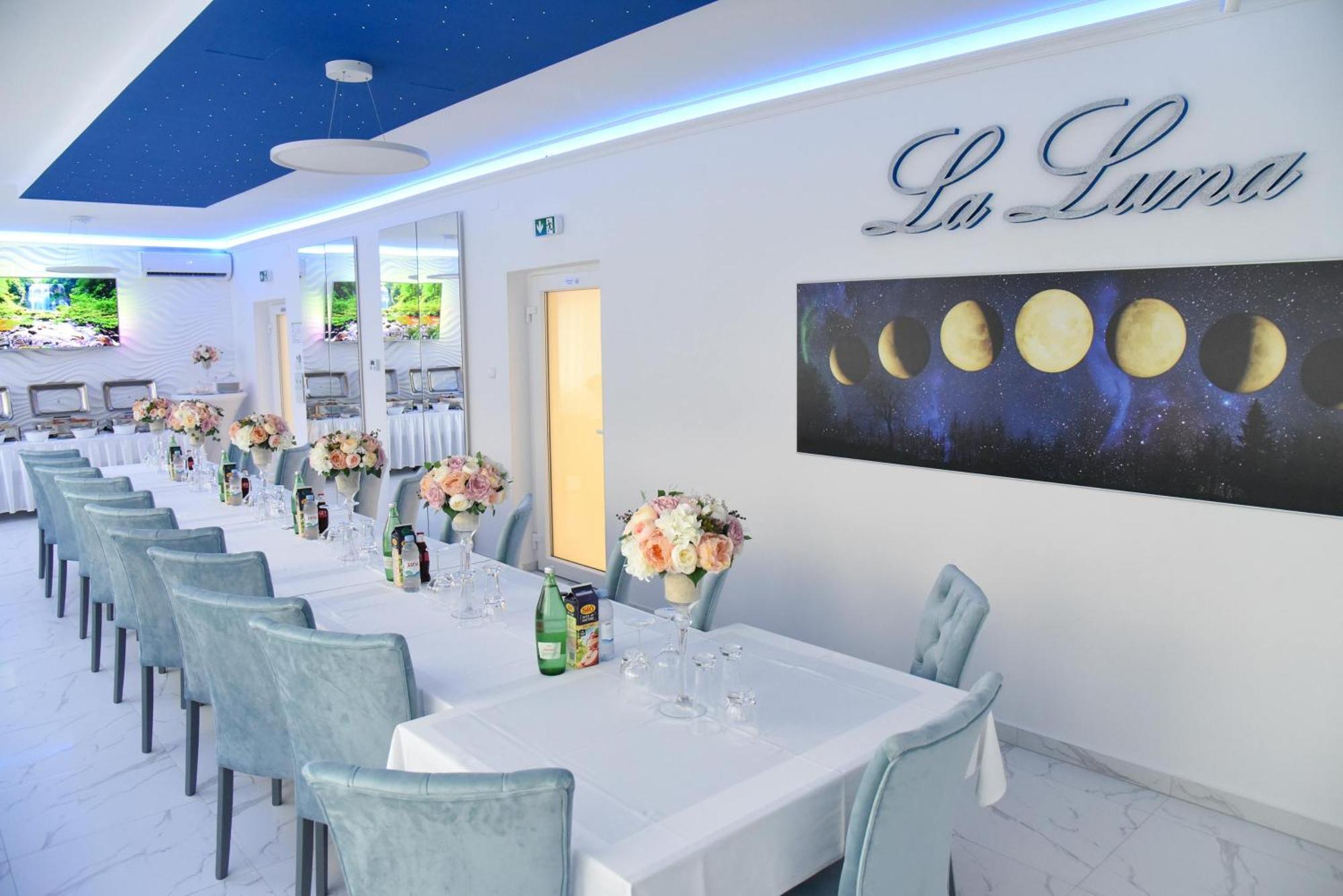 La Luna Premium Deluxe Apartment With Free Jacuzzi, Bikes & Covered Parking Nekcse Kültér fotó
